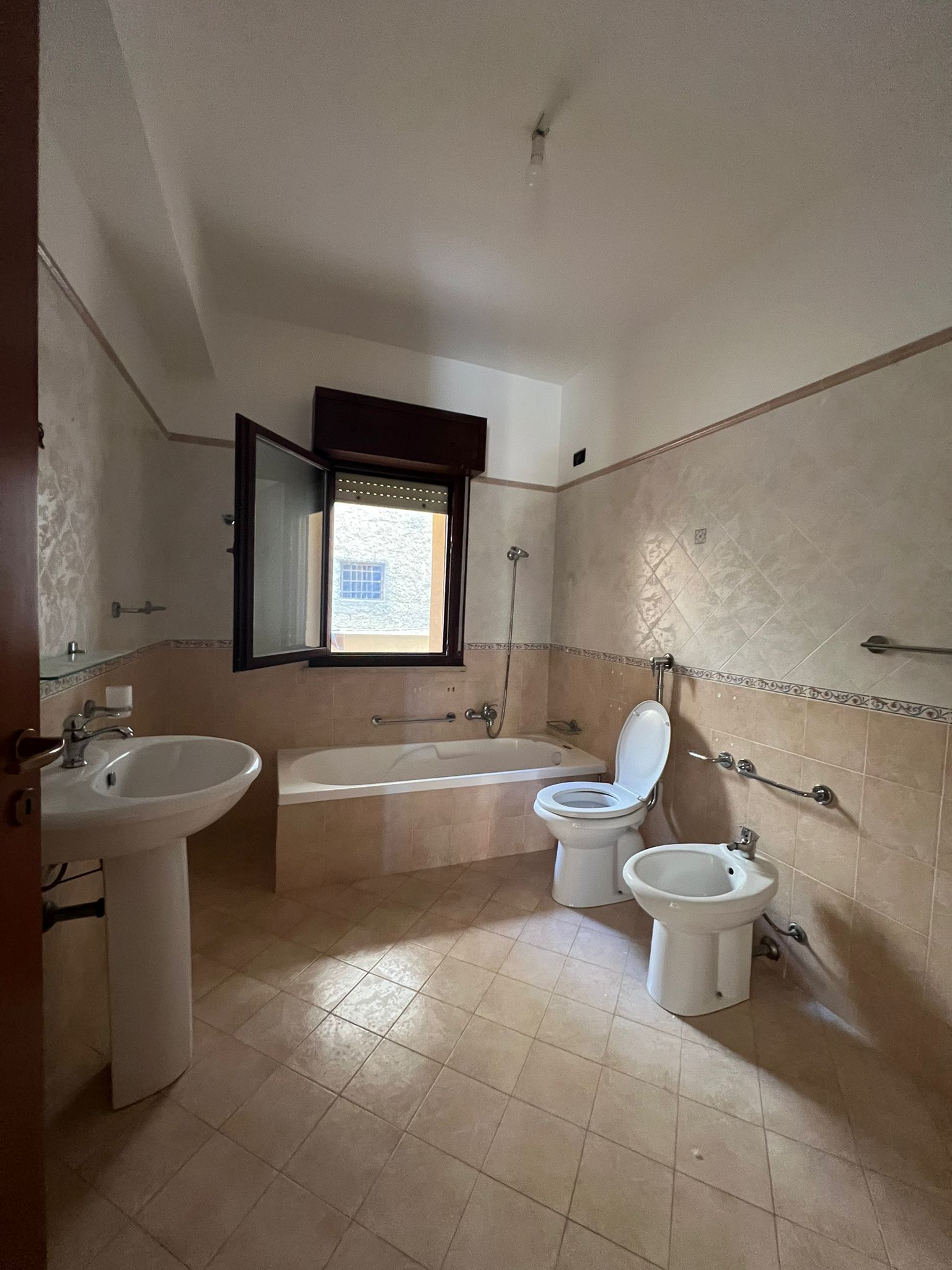 Immobile in piazza Garibaldi 11