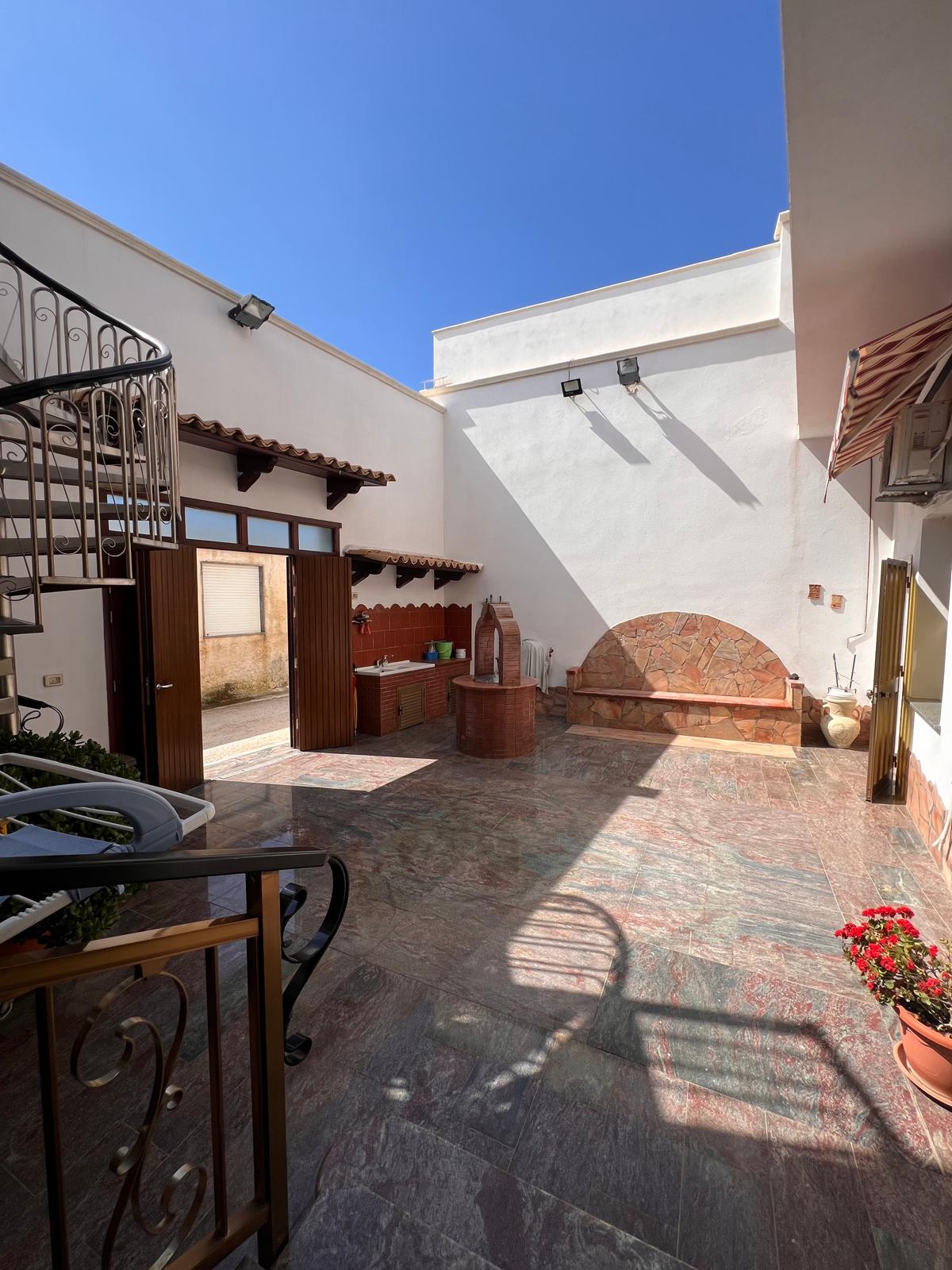 Casa indipendente con giardino e terreno, Tre Fontane 8