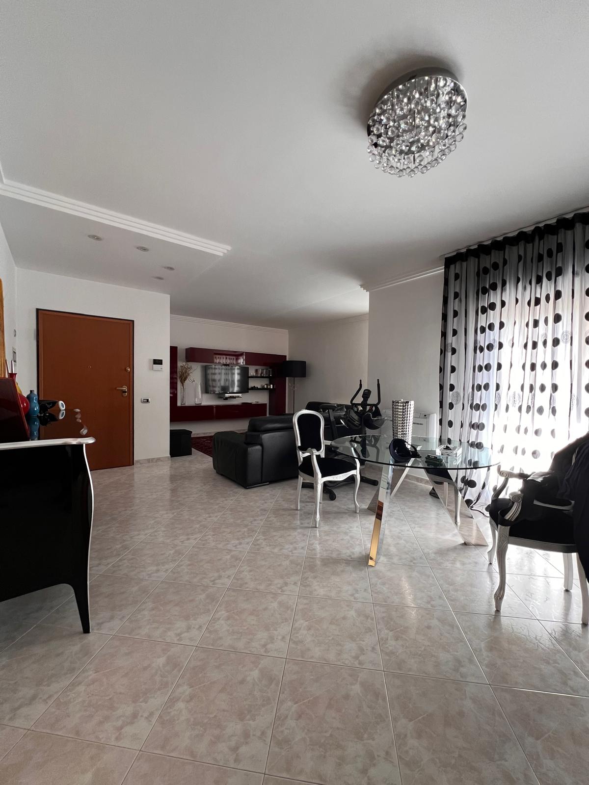 Ampio appartamento a Campobello di Mazara, Via Umberto I 5