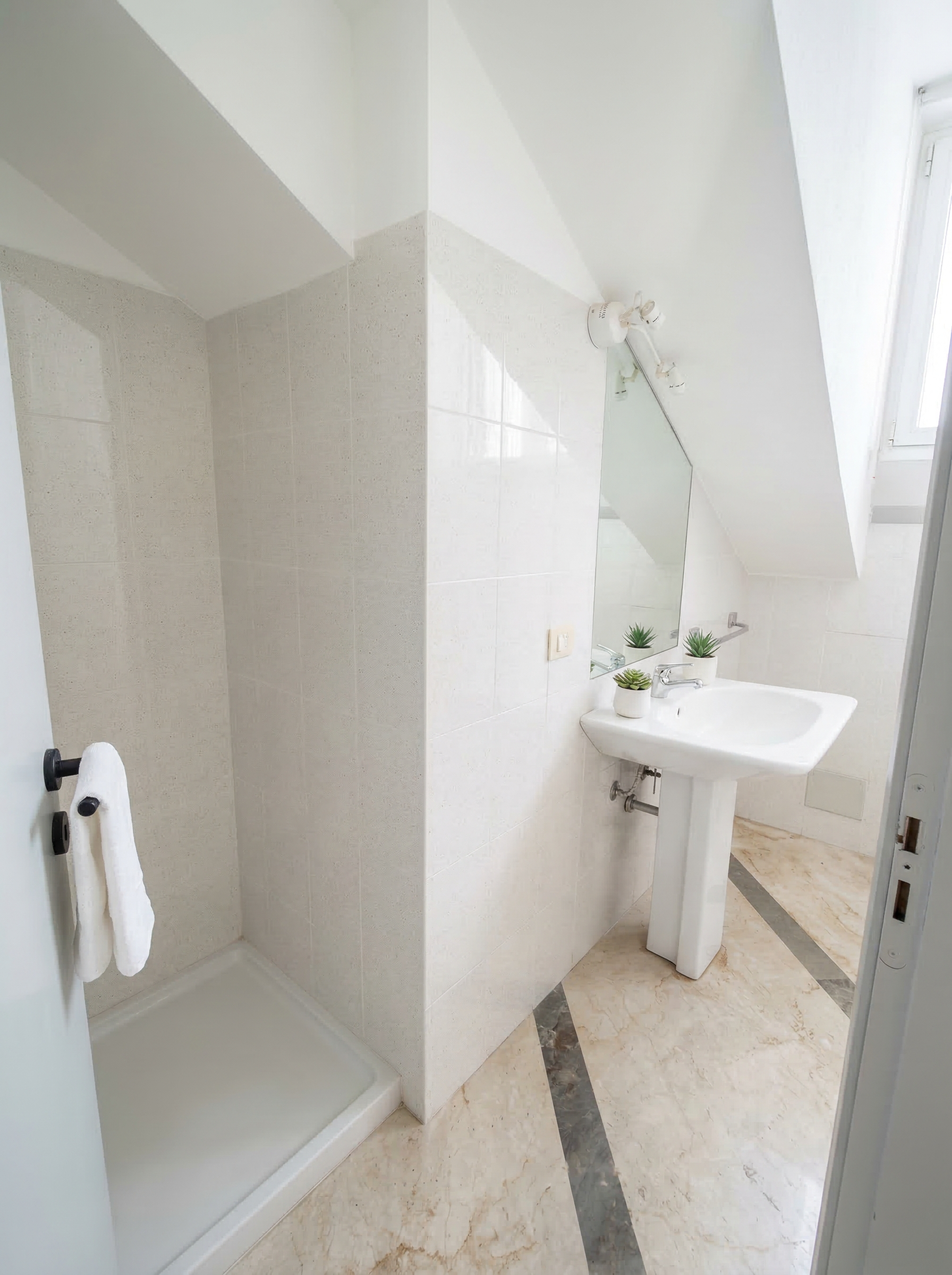 “Santa Ninfa (TP) – Fabbricato indipendente 3 livelli con appartamento, ideale uffici o coworking 15