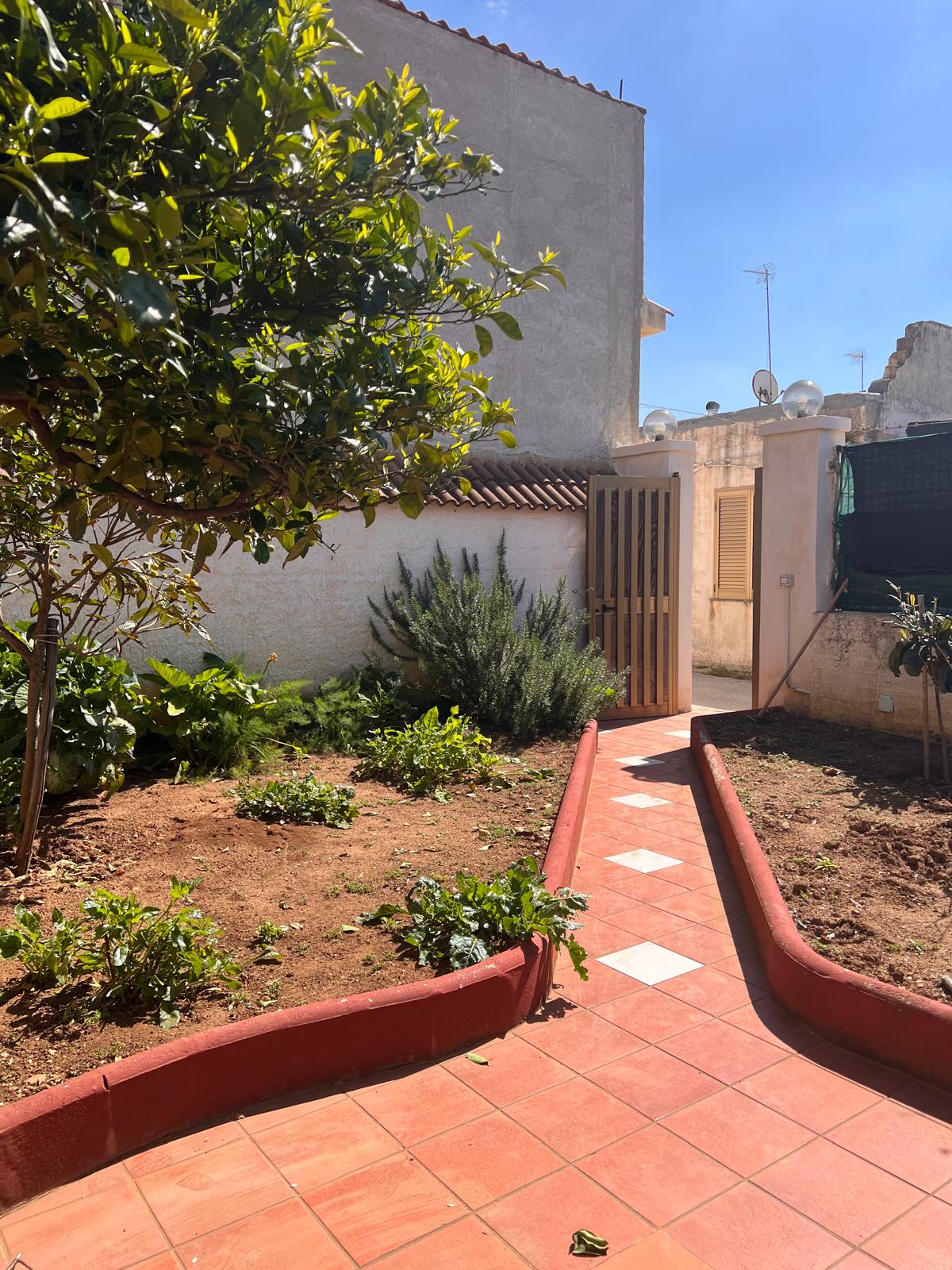 Casa indipendente con giardino e terreno, Tre Fontane 14